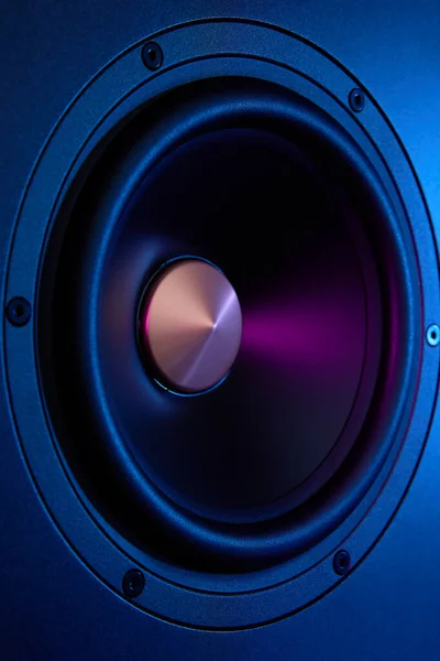 Multimedialer Akustischer Lautsprecher Mit Neonbeleuchtung Soundsystem Auf Dunklem Hintergrund — Stockfoto