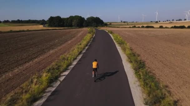 Hombre Entrenando Ciclista Bicicleta Hombre Deportista Con Uniforme Ciclismo Casco — Vídeos de Stock