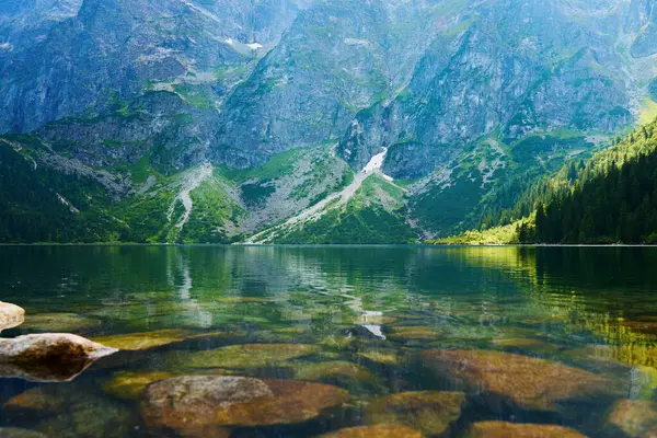 Удивительный Вид Горы Возле Красивого Озера Летний День Татранский Национальный Лицензионные Стоковые Фото