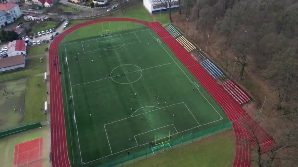 Vista Aérea Estádio Com Esteiras Corrida Campo Futebol Cidade Crianças — Vídeo de Stock