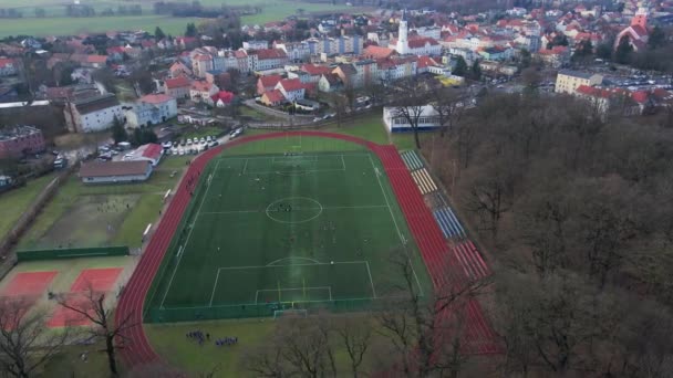 Widok Lotu Ptaka Stadion Bieżnie Boisko Piłki Nożnej Mieście Dzieci — Wideo stockowe
