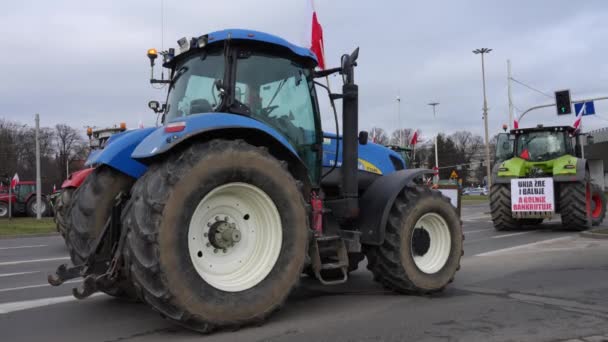 Фермеры Протестуют Вроцлаве Польша Протестующие Фермеры Тракторах Блокируют Движение Улицах — стоковое видео