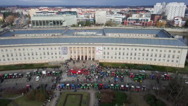 Αγρότες Διαμαρτύρονται Στο Wroclaw Της Πολωνίας Διαμαρτυρόμενοι Αγρότες Τρακτέρ Εμποδίζουν — Αρχείο Βίντεο