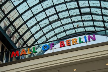 Berlin 'in ana alışveriş merkezi. Berlin 'in AVM imzalı iç mimarisi