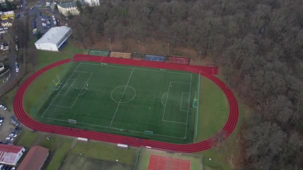 Vista Aérea Estádio Com Esteiras Corrida Campo Futebol Cidade Crianças — Vídeo de Stock