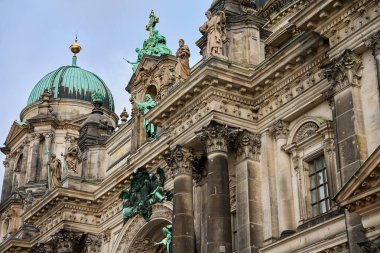 Berlin 'deki ünlü Berliner Dom Müzesi, Almanya' da yer almaktadır. Tarihi Mimarinin Ayrıntılı Görünümü