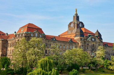 Almanya, Dresden 'deki Sakson Eyalet Başbakanlığı. Saksonya Devlet Başkanı 'nın ofisindeki tarihi bina. Dresden, Almanya - 4 Mayıs 2024