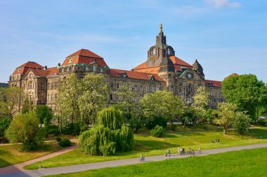 Almanya, Dresden 'deki Sakson Eyalet Başbakanlığı. Saksonya Devlet Başkanı 'nın ofisindeki tarihi bina. Dresden, Almanya - 4 Mayıs 2024