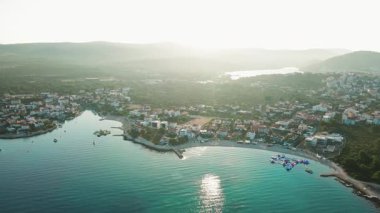 Hırvatistan 'ın kıyı kasabasının hava manzarası