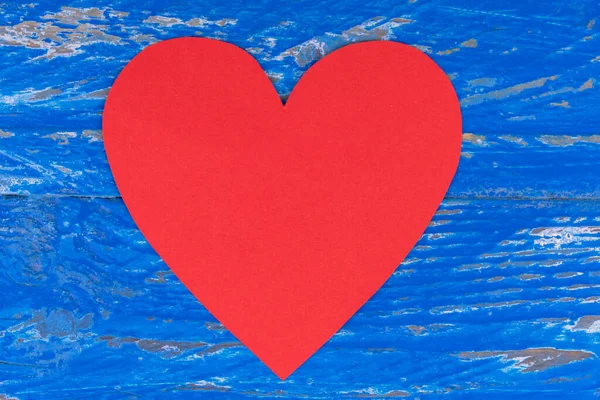 Corazón Rojo Sobre Fondo Azul Madera Primer Plano —  Fotos de Stock