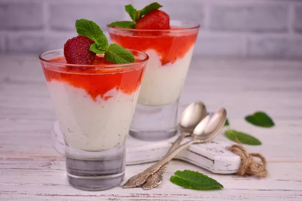 Delicate Rice Pudding Strawberry Jam — Stock Photo, Image