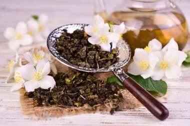 Yasemin çiçekli çay. Aromatik çiçek çayı..