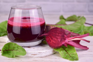 Bardakta sağlıklı pancar suyu. Yakın plan. Süper yemek..