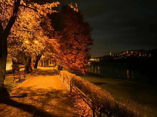 Outono Dourado Dique Noite Luz Das Lanternas — Fotografia de Stock