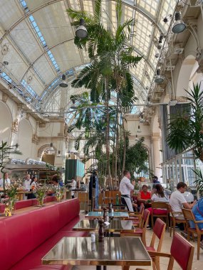 Palmenhaus Schnbrunn, Avusturya 'nın Viyana kentinde dünyanın dört bir yanından gelen büyük bir seradır.. 
