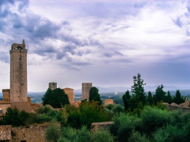 San Gimignano Kulesi, Toskana, İtalya. Gözlem masasından görüntü.