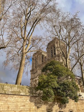 Notre Dame de Paris, Fransa. Notre Dame de Paris, Fransa 'nın başkenti Paris' te yer alan bir Katolik kilisesidir..