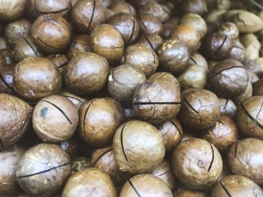 Macadamia fındıkları markette, yakın plan. Macadamia bir süper yemektir..