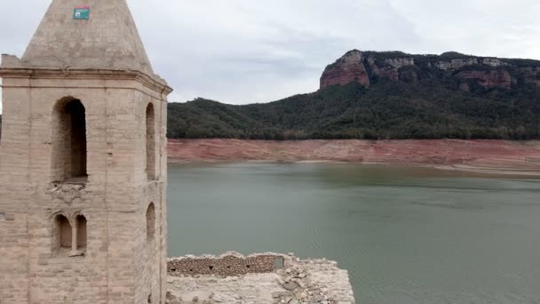 Reservatório Seco Com Uma Igreja Abandonada Costa Reservatório Seco Sau — Vídeo de Stock