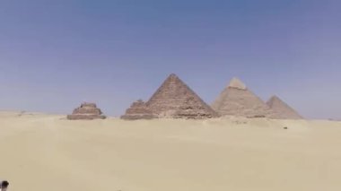 Mısır 'daki çölden Giza piramitlerinin insansız hava aracı görüntüleri. Düzenlemeye izin vermek için günlük kaydında derecelendirilmiş renk. 