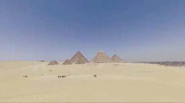 Mısır 'daki çölden Giza piramitlerinin insansız hava aracı görüntüleri. Düzenlemeye izin vermek için günlük kaydında derecelendirilmiş renk. 