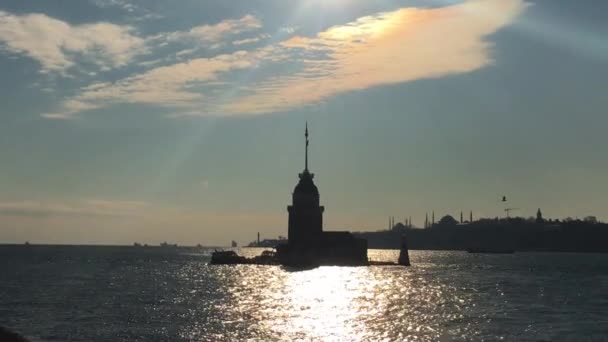 Kráčím Dolů Bospor Směrem Panenské Věži Istanbulu Zatímco Slunce Visí — Stock video