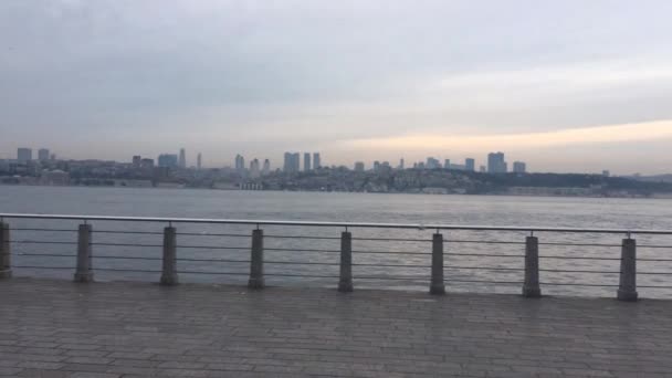 Ein Schwenk Über Den Bosporus Auf Das Istanbuler Stadtbild Und — Stockvideo