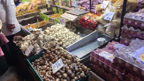 Granja Huevos Frescos Champiñones Puesto Mercado Estambul Turquía Producto Visible — Vídeo de stock