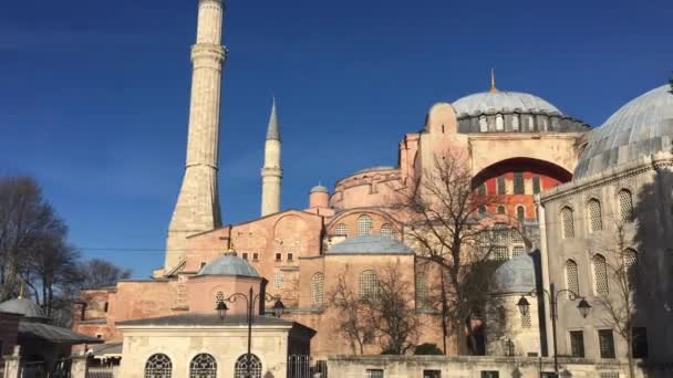 Shot Pans Front Hagia Sophia Exterior Tight Angle Sky Deep — Stock Video