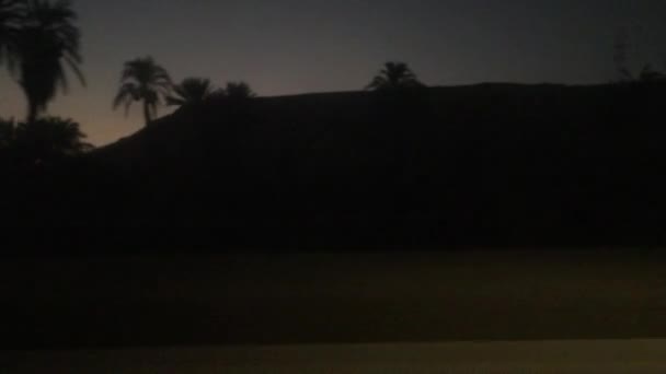 Junho 2021 Luxor Egito Silhuetas Montanhas Árvores Passam Por Fora — Vídeo de Stock
