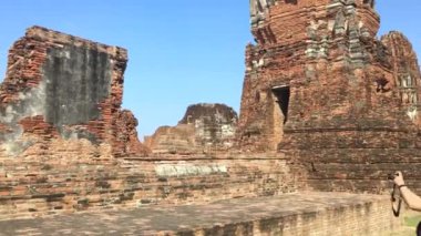 16 Aralık 2019 Wat Mahathat, Ayutthaya, Tayland. Tayland 'da neredeyse boş bir turizm sahası. Turizm sayısı azaldı ve bir daha geri dönmedi..
