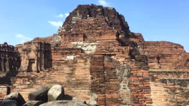 16 Aralık 2019 Wat Mahathat, Ayutthaya, Tayland. Tayland 'da neredeyse boş bir turizm sahası. Turizm sayısı azaldı ve bir daha geri dönmedi..
