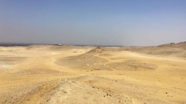 28 Mayıs 2021 - Giza Necropolis, Kahire, Mısır. Giza 'daki sfenks ve piramitlerin etrafında at arabası gezdiriyorum..