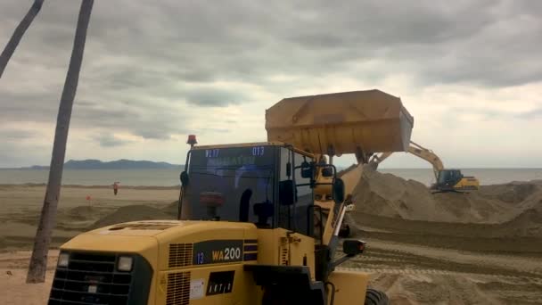 Março 2022 Jomtien Beach Chonburi Tailândia Grandes Máquinas Escavação Constroem — Vídeo de Stock
