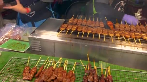 Března2022 Noční Trh Prasátek Pattaya Thajsko Místní Prodejce Griluje Čerstvé — Stock video