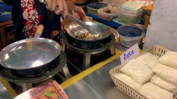 Marzo 2022 Thepprasit Night Market Pattaya Tailandia Comida Callejera Cocinada — Vídeo de stock