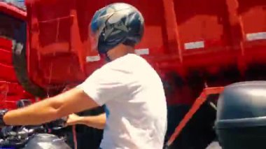 27 Eylül 2020 Rio de Janeiro, Brezilya. Bereketli tropikal yapraklar ve eski mimari Botanik Bahçesi 'ne yapılan gezide manzarayı oluşturur..