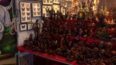 18 Haziran 2022 - Jomtien Sahili, Chonburi Tayland. Gece pazarı giysi, hediyelik eşya ve ev eşyaları almak için harika bir yer..