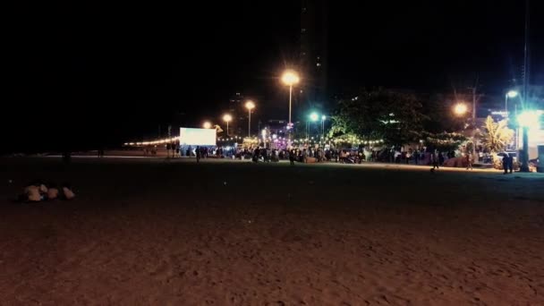 Июня 2022 Джомтьен Бич Таиланд Небольшая Экстравагантная Пляжная Вечеринка Поздно — стоковое видео