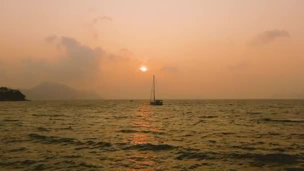 February 2024 Rawai Phuket Thailand Sunrise Landing Pier Hazy Morning — Stock Video