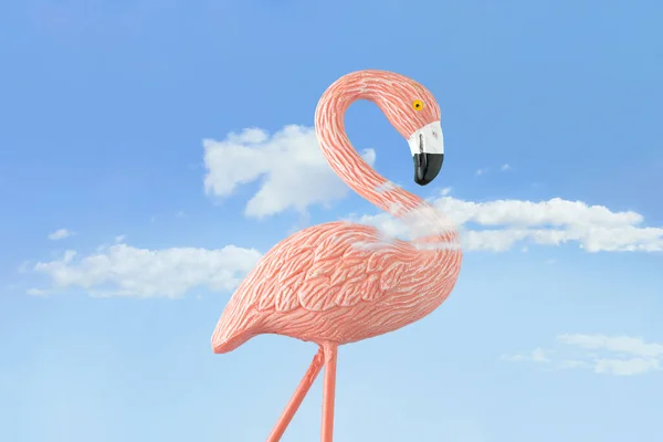 Zomer Surrealistische Kleurrijke Scène Met Roze Flamingo Tussen Witte Wolken — Stockfoto