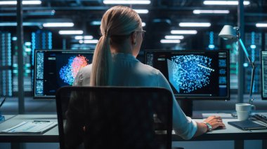 Veri Analistleri, Modern Ofiste Makine Eğitimi ile Görselleştirme Üzerine Çalışır. İş, Finans ve Yenilikte Veri Bilimi.