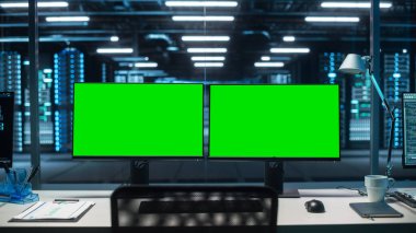 Masa Yeşil Model Ekran Bilgisayarında. İnsansız Arkaplan Teknolojisi Geliştirme Laboratuvarında. Bulut Hesaplama ve Siber Güvenlik kavramı