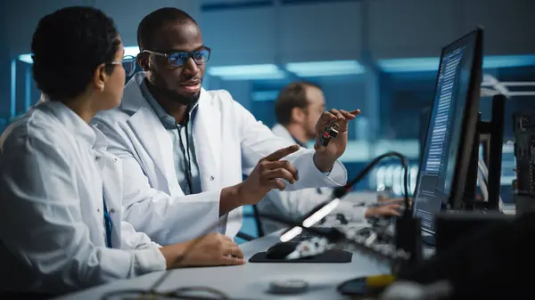 Modern Electronics Research Development Facility Chief Engineer Project Executive Scientist — Stock Photo, Image