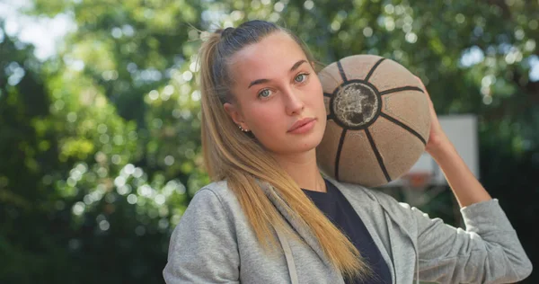 Portrait Beautiful Blond Young Woman Holding Basket Ball While Looking — Stock Photo, Image