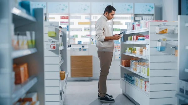 Pharmacy Drugstore Shot Handsome Young Indian Man Using Smartphone Searching — Stock Photo, Image