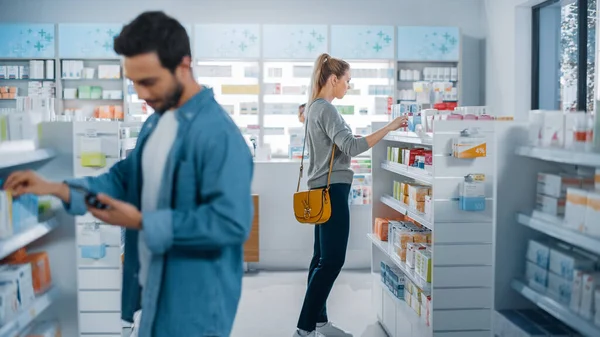 Big Moder Gyógyszertár Gyógyszertár Multinacionális Vásárlók Sokszínű Csoportja Gyógyszer Csomagok — Stock Fotó