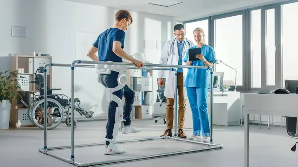 Modern Hospital Physical Therapy Patient Injury Walks Wearing Advanced Robotic — Stock Photo, Image