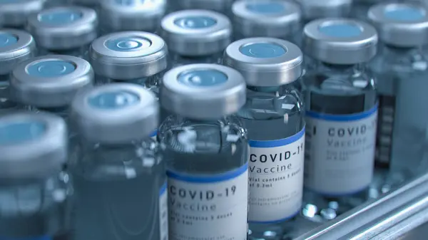 Sars Cov Covid 19疫苗在实验室大批量生产 带有品牌标签的瓶子在实验室输送带上移动 Sars Cov 2药物 — 图库照片
