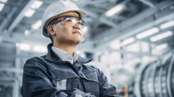 Portrait Professional Asian Heavy Industry Engineer Worker Wearing Safety Uniform — Stock Photo, Image